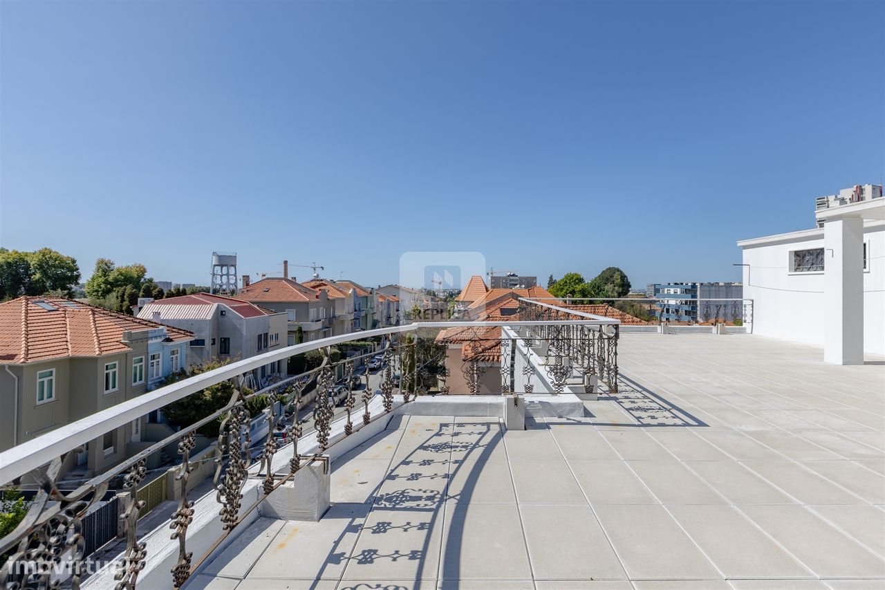 4 bedrooms Apartment in Porto, Portugal No. 344743