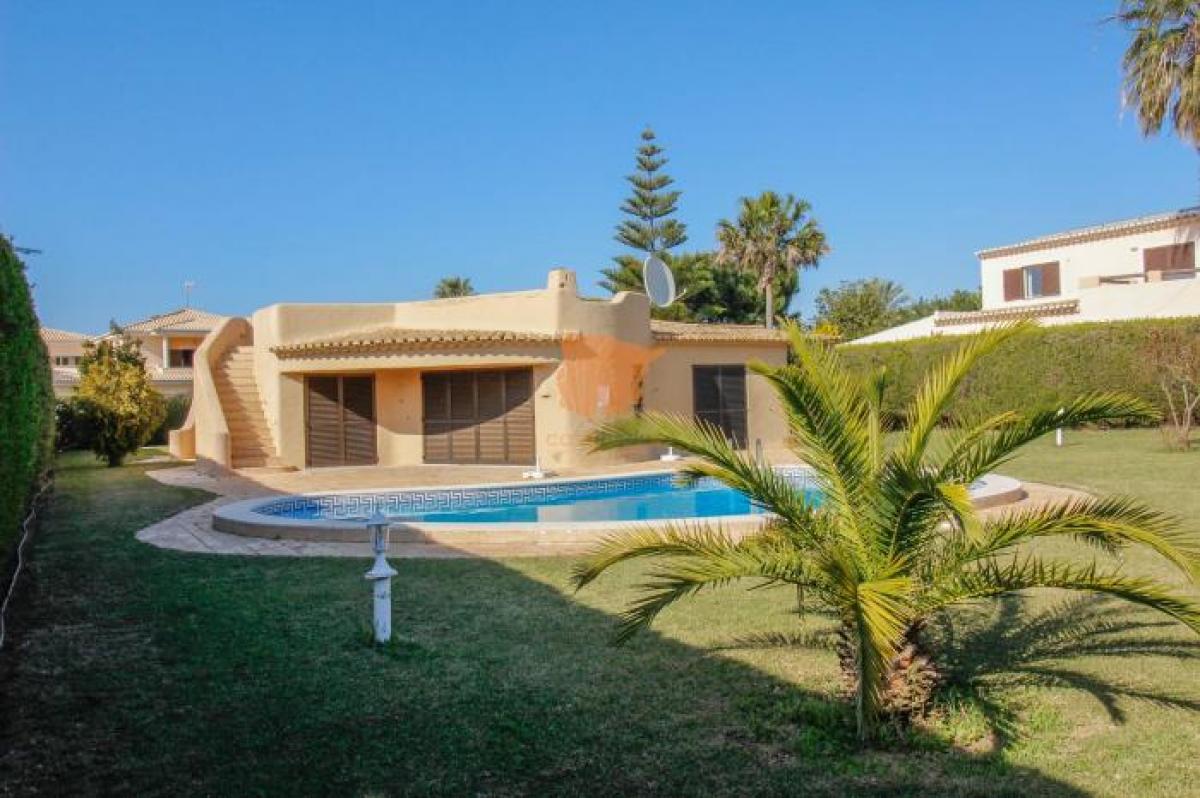 Вилла с 3 спальнями в Лагуш, Португалия № 3198