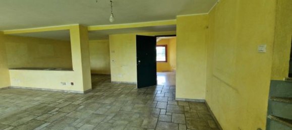 7-salle Appartement à Cuneo, Italy No. 47480 7