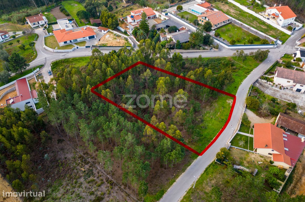 2105m² Land in Leiria, Portugal No. 90356