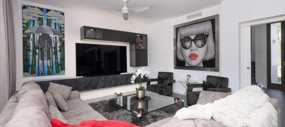 4 bedrooms Villa in Estepona, Spain No. 121161 2