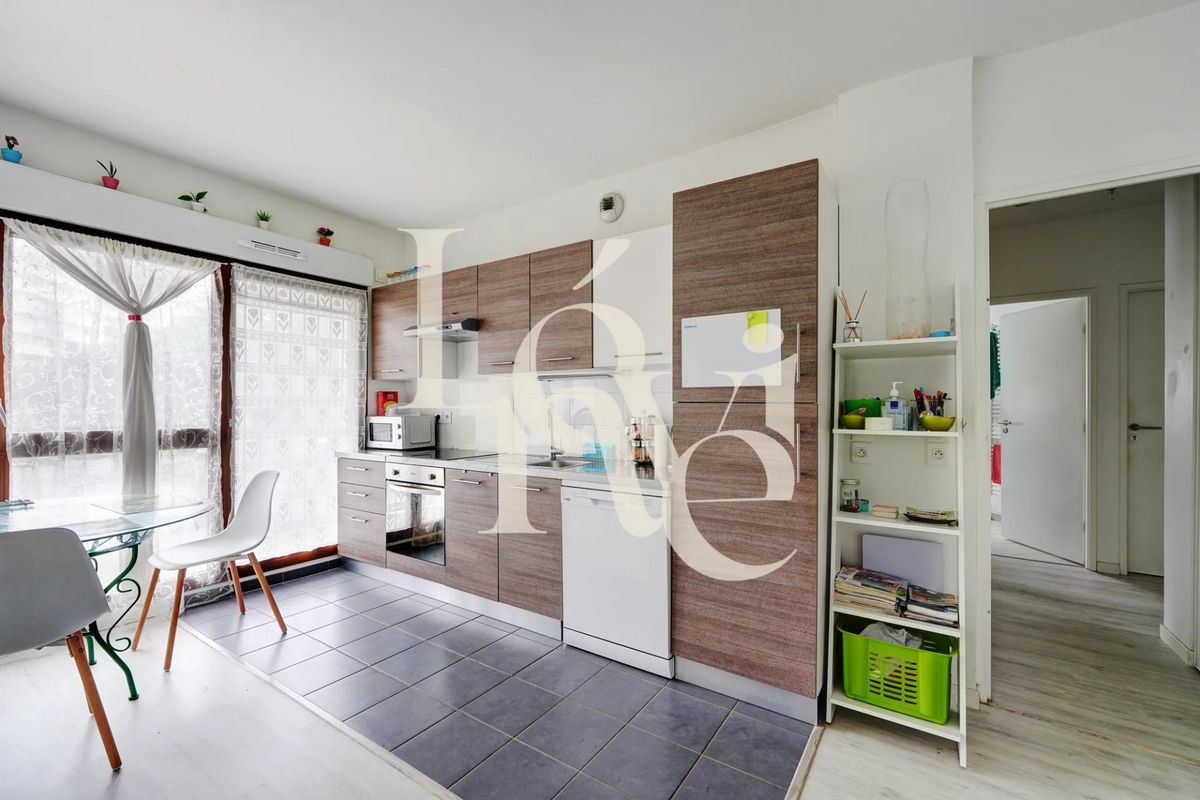 2 Schlafzimmer Wohnung in Ivry-sur-Seine, France, Nr. 350114