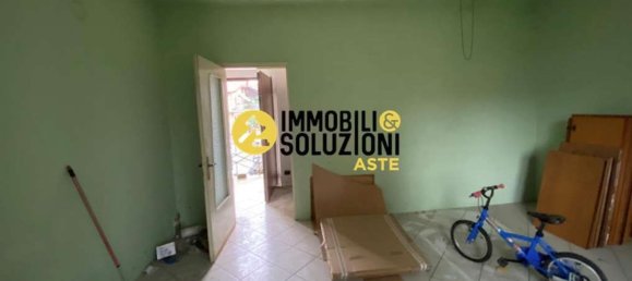 2-salle Appartement à Garbagnate Milanese, Italy No. 182638 9