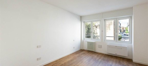 1 bedroom Apartment in Bergamo, Italy No. 283112 8