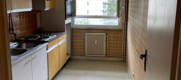 1 bedroom Apartment in Versailles, France No. 329941 3