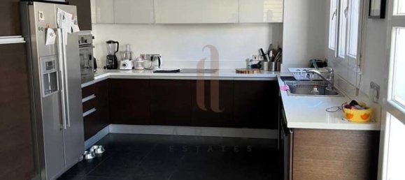 5 bedrooms Villa in Limassol, Cyprus No. 20970 3