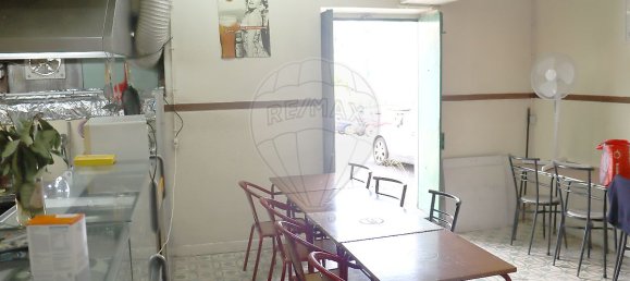 78m² Commercial property in Amadora, Portugal No. 58351 19