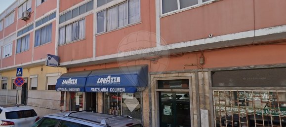 78m² Commercial property in Amadora, Portugal No. 58351 2