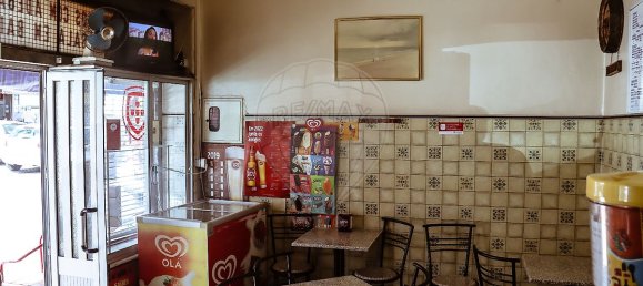 78m² Commercial property in Amadora, Portugal No. 58351 10