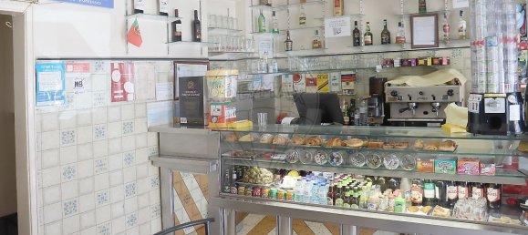 78m² Commercial property in Amadora, Portugal No. 58351 5