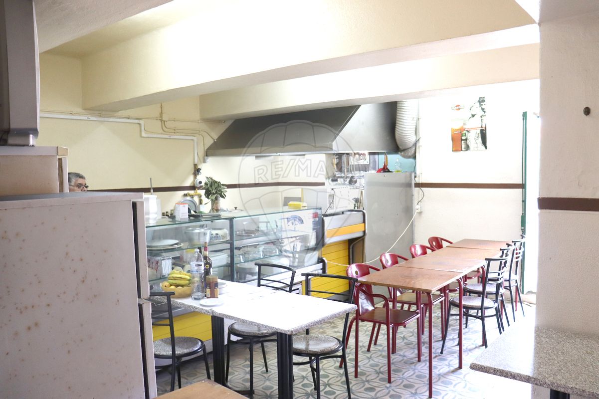 78m² Commercial property in Amadora, Portugal No. 58351