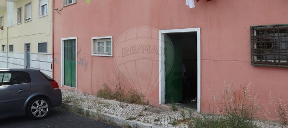 78m² Commercial property in Amadora, Portugal No. 58351 23