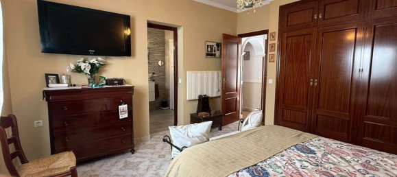 5 bedrooms House in Cadiz, Spain No. 145090 3