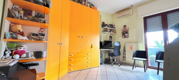 4 rooms Apartment in Bari, Italy No. 23794 23