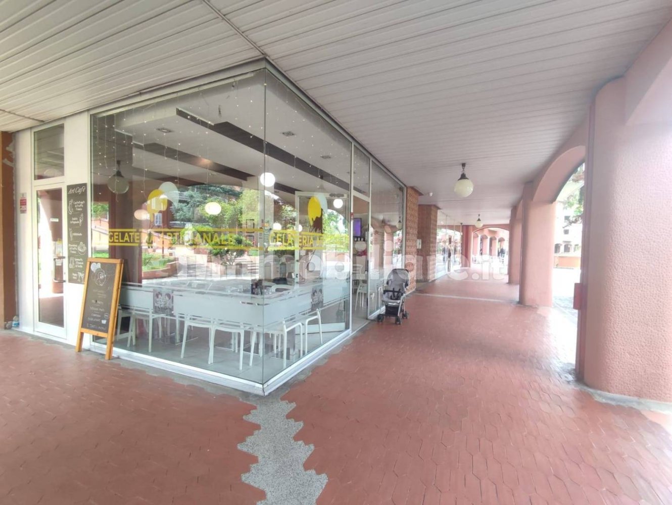 3 rooms Commercial property in Segrate, Italy No. 376622