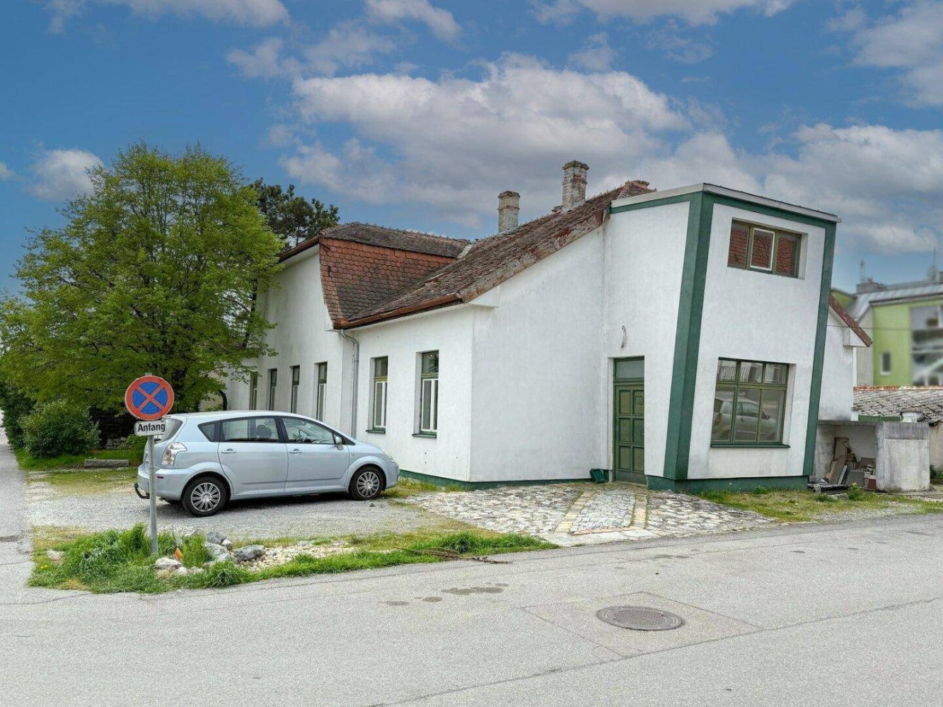 8 rooms House in Bruck an der Leitha, Austria No. 139372