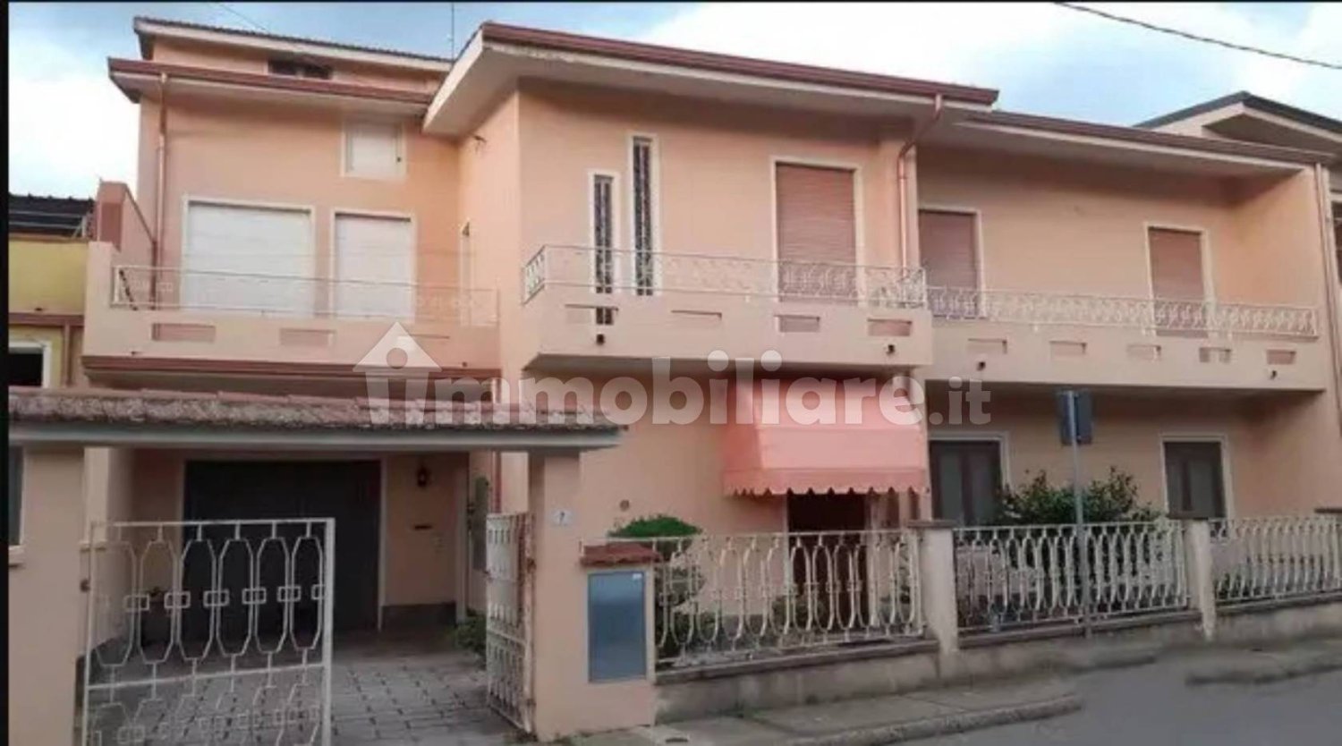 6 bedrooms Apartment in Ghilarza, Italy No. 84261