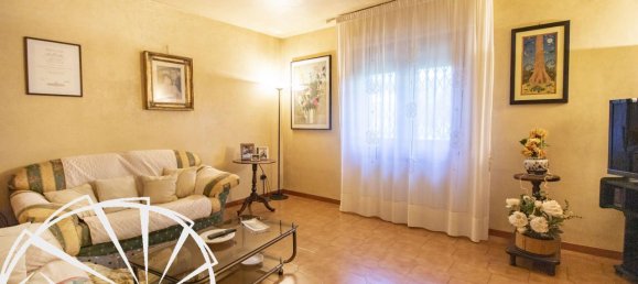 5-Zimmer Wohnung in Prato, Italy, Nr. 104790 3