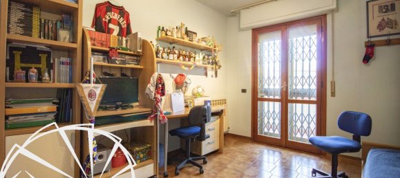 5-Zimmer Wohnung in Prato, Italy, Nr. 104790 14