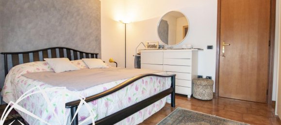 5-Zimmer Wohnung in Prato, Italy, Nr. 104790 11