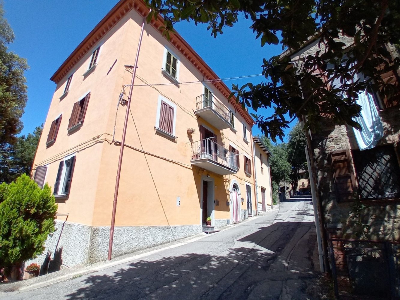 5 rooms Apartment in Collazzone, Italy No. 292911