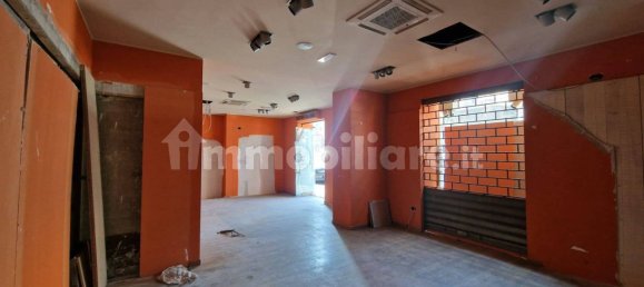 2 rooms Commercial property in Rome, Italy No. 365171 3