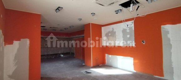 2 rooms Commercial property in Rome, Italy No. 365171 5