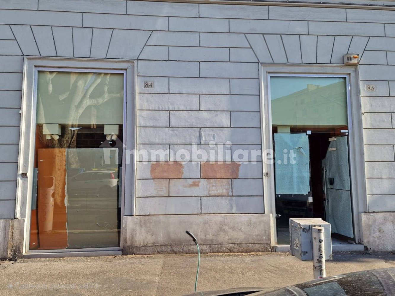 2 rooms Commercial property in Rome, Italy No. 365171