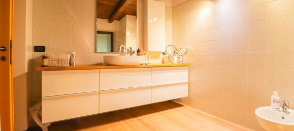 358m² Commercial property in Pordenone, Italy No. 124594 16