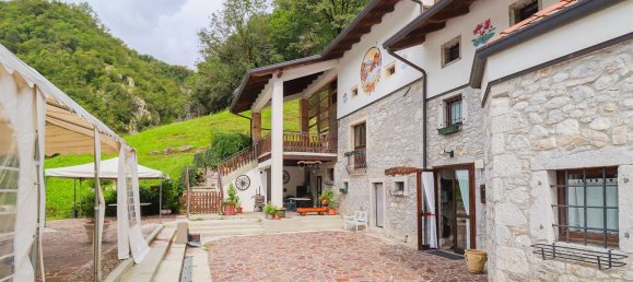 358m² Commercial property in Pordenone, Italy No. 124594 5