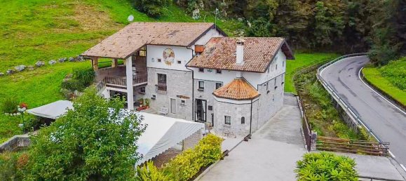 358m² Commercial property in Pordenone, Italy No. 124594 3