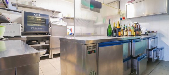 358m² Commercial property in Pordenone, Italy No. 124594 13