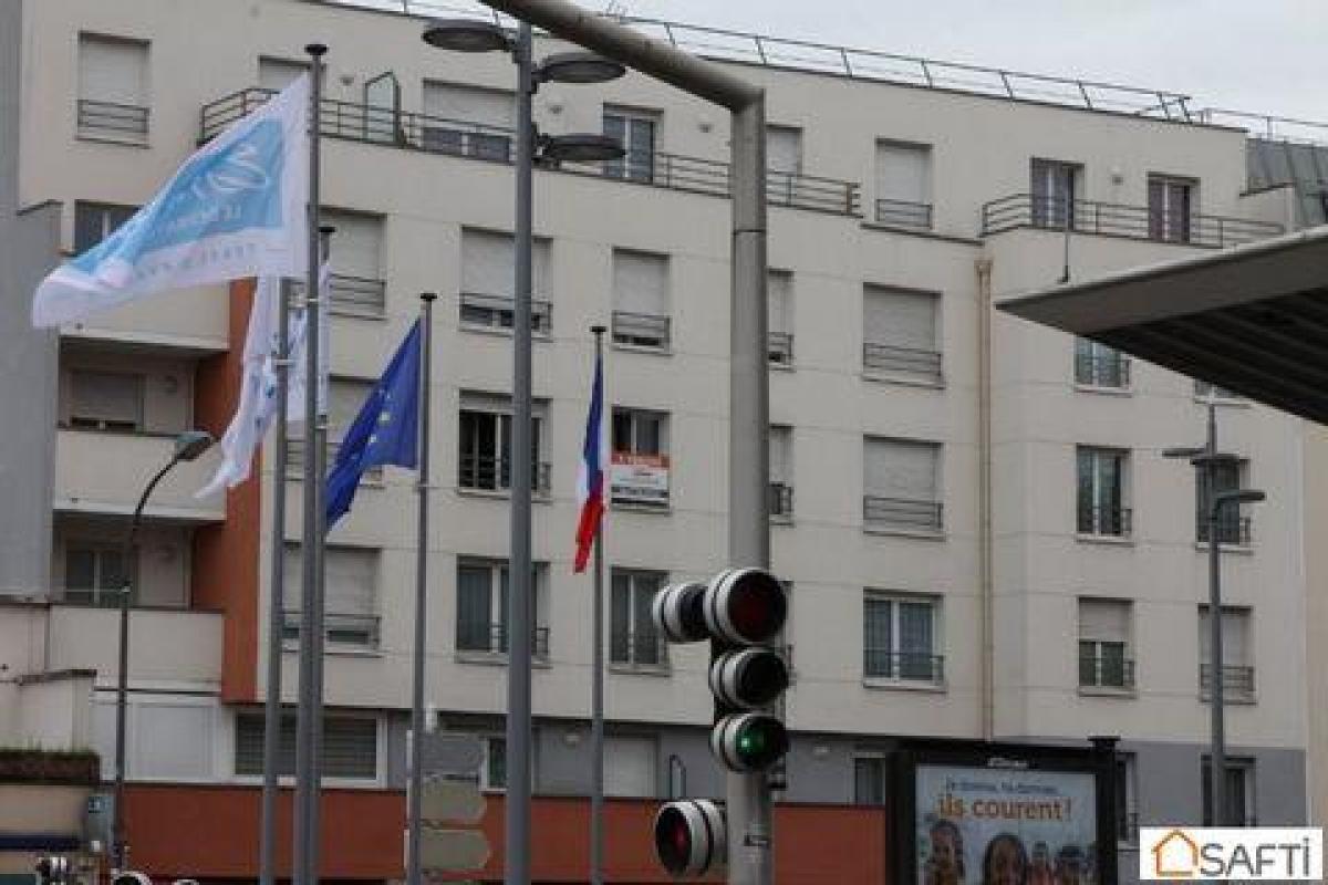 Apartamento de 2 dormitorios en Chilly-Mazarin, France No. 26615