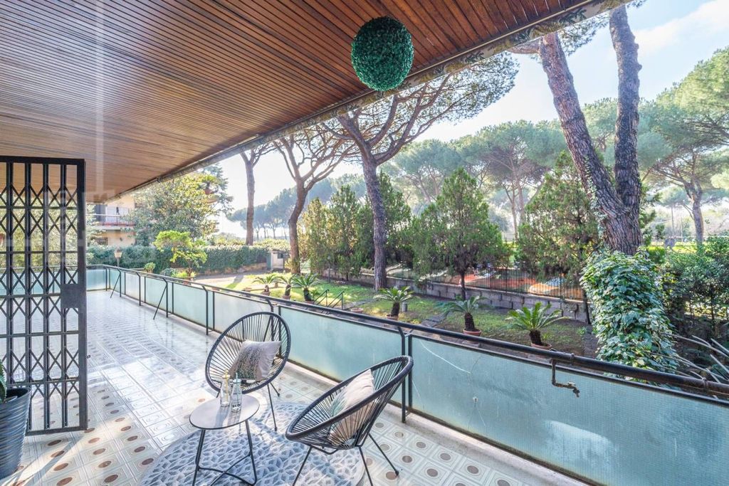 4 bedrooms Apartment in Rome, Italy No. 68374