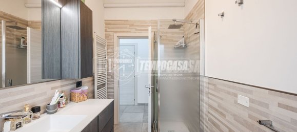 Квартира с 3 комнатами в Кастеназо, Италия № 280362 12