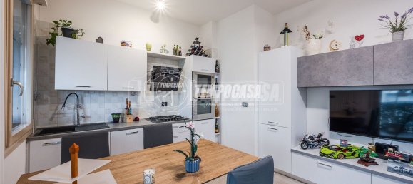 Квартира с 3 комнатами в Кастеназо, Италия № 280362 17