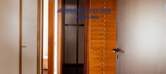 4 bedrooms Apartment in Milan, Italy No. 243684 12