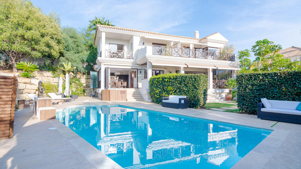 5 bedrooms Villa in Marbella, Spain No. 115430