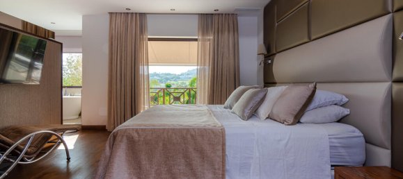 5 bedrooms Villa in Marbella, Spain No. 115430 16