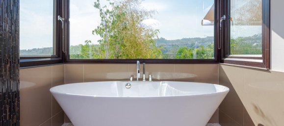 5 bedrooms Villa in Marbella, Spain No. 115430 20