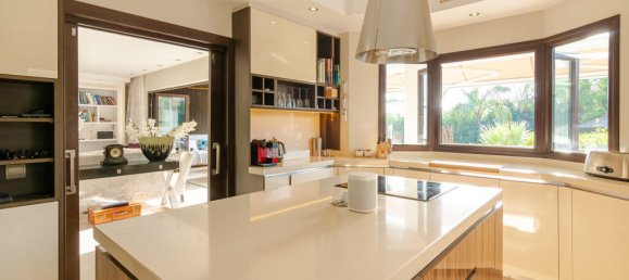 5 bedrooms Villa in Marbella, Spain No. 115430 12