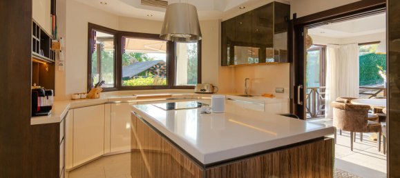 5 bedrooms Villa in Marbella, Spain No. 115430 11