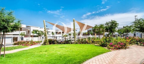 5 bedrooms Villa in Yas Island, UAE No. 20138 3