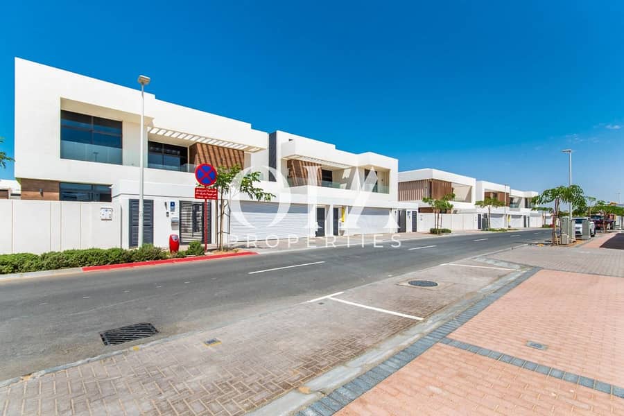 5 bedrooms Villa in Yas Island, UAE No. 20138