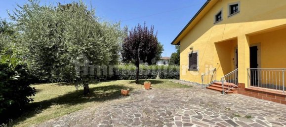 3 bedrooms Villa in Porcari, Italy No. 135886 4