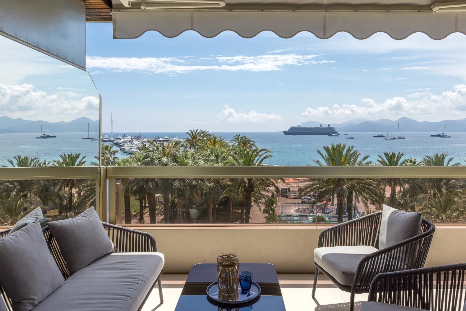 2 bedrooms Apartment in Cannes, France No. 1482