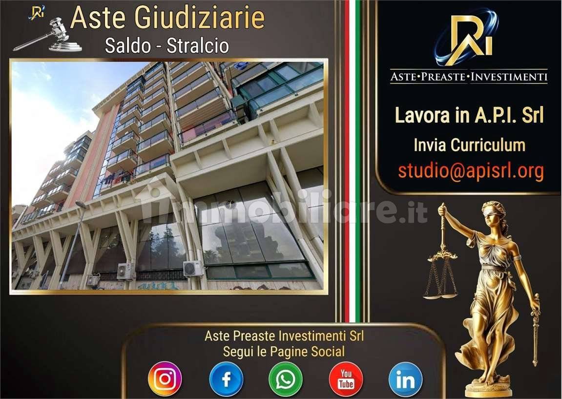 4 bedrooms Apartment in Bari, Italy No. 310474