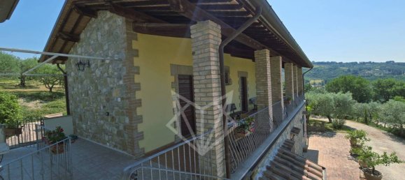 Отель, гостиница с 5 комнатами в Ассизи, Италия № 350691 26