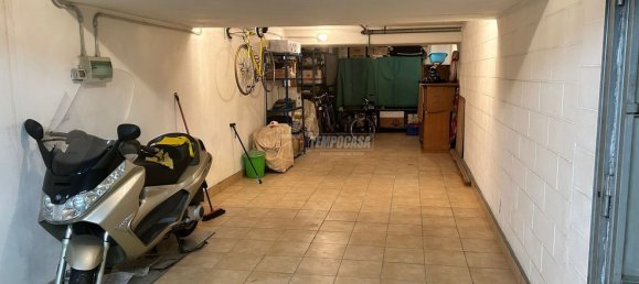  Garage in Milan, Italy No. 381409 9