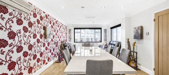 5 bedrooms House in Barnet, United Kingdom No. 6449 5